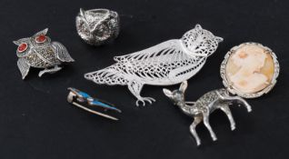A collection of ladies silver brooches to include filigree owl, cameo set brooch,