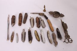 A collection of pen knives to include mother of pearl,