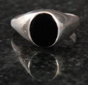 A white metal (stamped 925 silver ) and black onyx ring. Weight: 3.