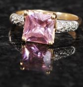 A 9ct gold dress ring, with cz. 3.7g.