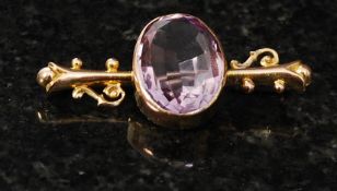 A 9ct gold and amethyst brooch. 5g.