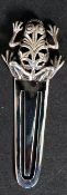 A 925 white metal and silver bookmark / pagekeep in the form of a frog. Weight: 4g.