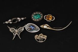 A collection of silver brooches x7 to in