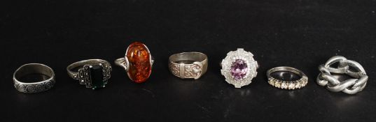 7x silver / white metal rings, including