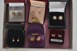 Six cased sets of ear rings to include some stamped 9 ct,