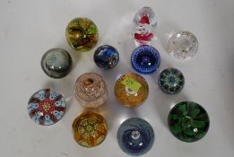 A collection of 12x assorted paperweights - comprising of; Art Institute Of Chicago example,