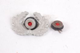 THIRD REICH GERMAN WWII BADGE INSIGNIA AND WREATH ON OAK LEAVES WITH COCKADE,