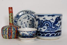 4x pieces of Chinese oriental porcelain to include a planter, tall vase, dish and a plate.