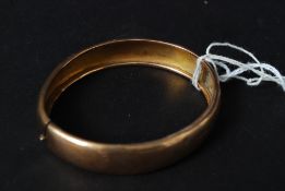A ladies 9ct gold band bracelet.
