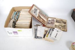 POSTCARDS; A large quantity of approx 1,000 assorted postcards - mostly early topographical,