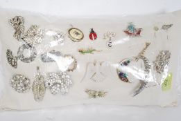 A collection of 24x assorted costume jewellery brooches to include Ladybird, Lizard and Ship shaped.