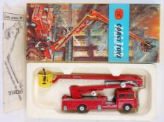 CORGI; An original vintage diecast model Corgi 1127 Simon Snorkel Fire Engine,