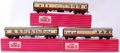 HORNBY DUBLO; 3x vintage Hornby OO Guage railway trainset carriages - 4051 Corridor Coach,