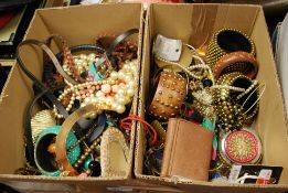 A collection of assorted vintage costume jewellery to include necklaces,