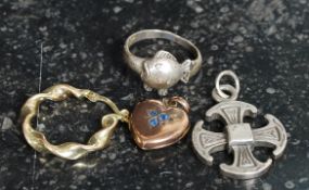 A 375 9ct gold creole earring together with a silver 925 ring with adorned fish,