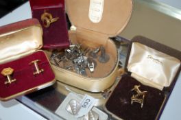 A large selection of costume jewellery to include a jewellery set in a clam shell case Pompador