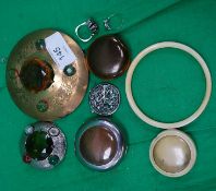 A group of jewellery accessories to incl