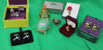 A group of trinkets to include 2 cufflin