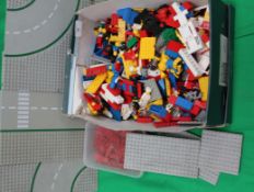 A good assortment of vintage Lego to inc