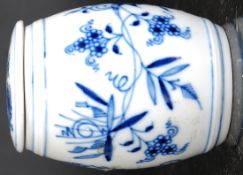 A Meissen style lidded pot in the onion pattern.