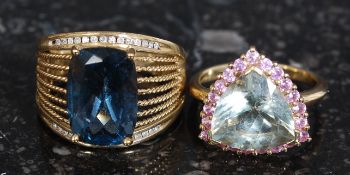 2 9ct / 375 gold ladies dress rings.