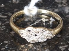 A ladies 9ct gold / 375 marked ring with ribbon style top Total weight 1.0g.