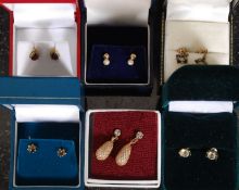 A collection of 6 sets of yellow metal / gold earrings dating from the late 20th century  ( see