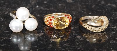 A collection of 3 ladies gold 9ct / 375 dress rings.