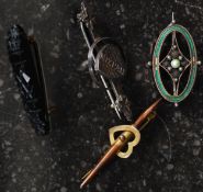 A collection of  4 vintage brooches to include 9ct gold Mizpah,