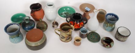 A good large collection of assorted studio pottery. 20x pieces in total.