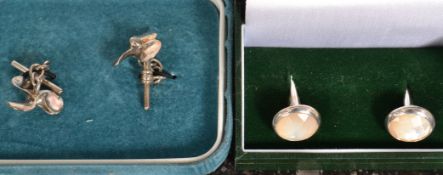 2 sets of vintage gentlemans silver cufflinks.