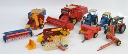 BRITAINS; A collection of vintage Britains Farm loose diecast models and accessories,