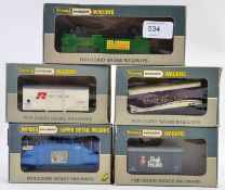 WRENN; A collection of 5x Wrenn railway trainset boxed carriages /  wagons,