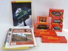 HORNBY; A collection of 7x boxed Hornby / Triang 00 Gauge railway trainset carriages / tenders etc,