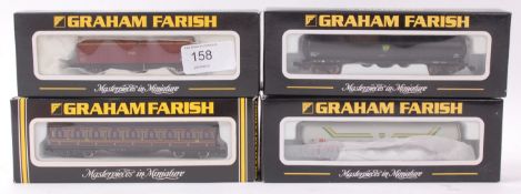 GRAHAM FARISH; A collection of 4x Graham Farish N Gauge railway trainset carriages,