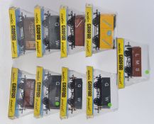 GRAFAR RAILWAYS; A collection of 9x Grafar Railways 00 Gauge railway trainset wagons,