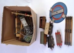 0 GAUGE; A collection of assorted vintage 0 Gauge railway trainset accessories to include track,