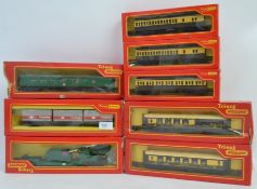 TRIANG HORNBY; A collection of 8x original 00 gauge Triang Hornby boxed trainset carriages; R633,