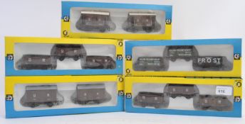 GRAFAR RAILWAYS; A collection of 5x Grafar Railways 00 Gauge railway trainset wagons and carriages.