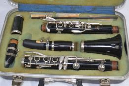 BOOSEY & HAWKES 'EDGWARE' ROSEWOOD CLARINET, with mouthpiece.