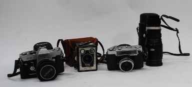 A collection of vintage cameras to include a Yashika Minister-D.