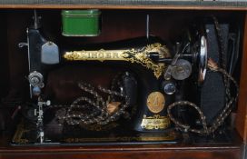 A vintage early 20th century Singer Sewi
