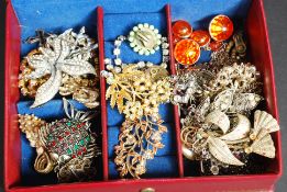 A collection of costume jewellery brooches together with other jewellery all within small box