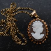 A 9ct gold necklace set with a 9ct gold cameo pendant ( see illustrations )