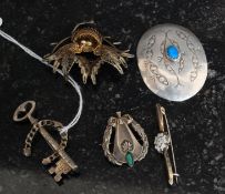 A collection of vintage silver 925 / sterlings brooches to include vintage turquoise stone set,