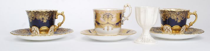 A collection of china to include Aynsley cabinet cups and saucers, and one Worcester example.