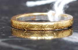 A ladies 22ct gold and platinum wedding band ring. Total weight 3.