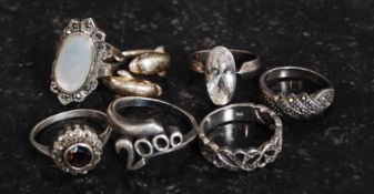 A collection of silver 925 / sterling rings to include vintage rings, pierced, decorative,