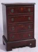 A Regency style mahogany small bachelors chest of drawers having inlaid detail with ring handles>