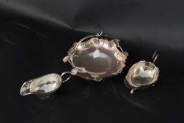 A good early 20th century silver plated centre / bon bon dish having scalloped edges with leaf